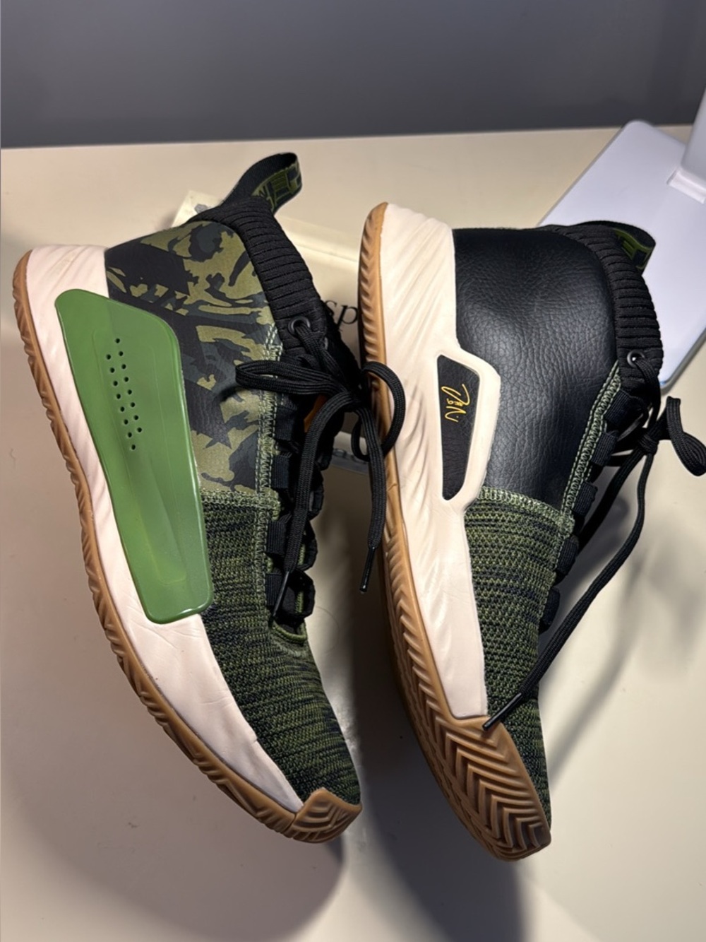 adidas Men's Dame 5 Sz. 8.5
